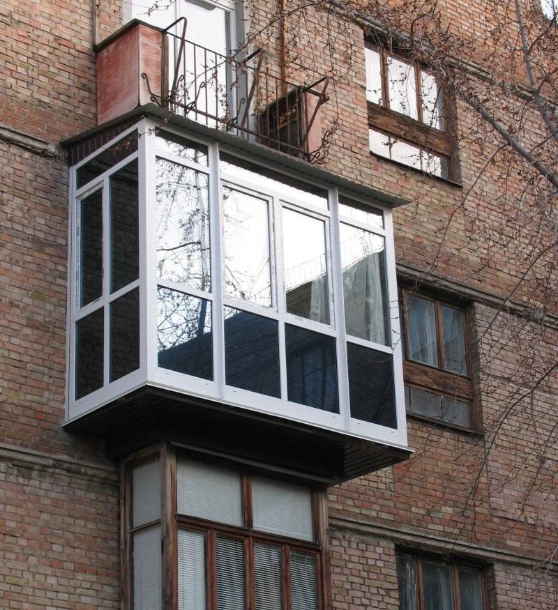Остекление балконов и лоджий: особенности, виды и как лучше застеклить