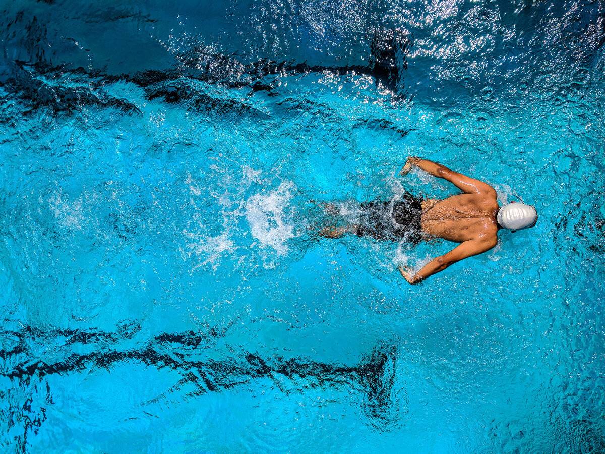 Как правильно плавать? дыхание, техники и упражнения для начинающих - morevdome.com
