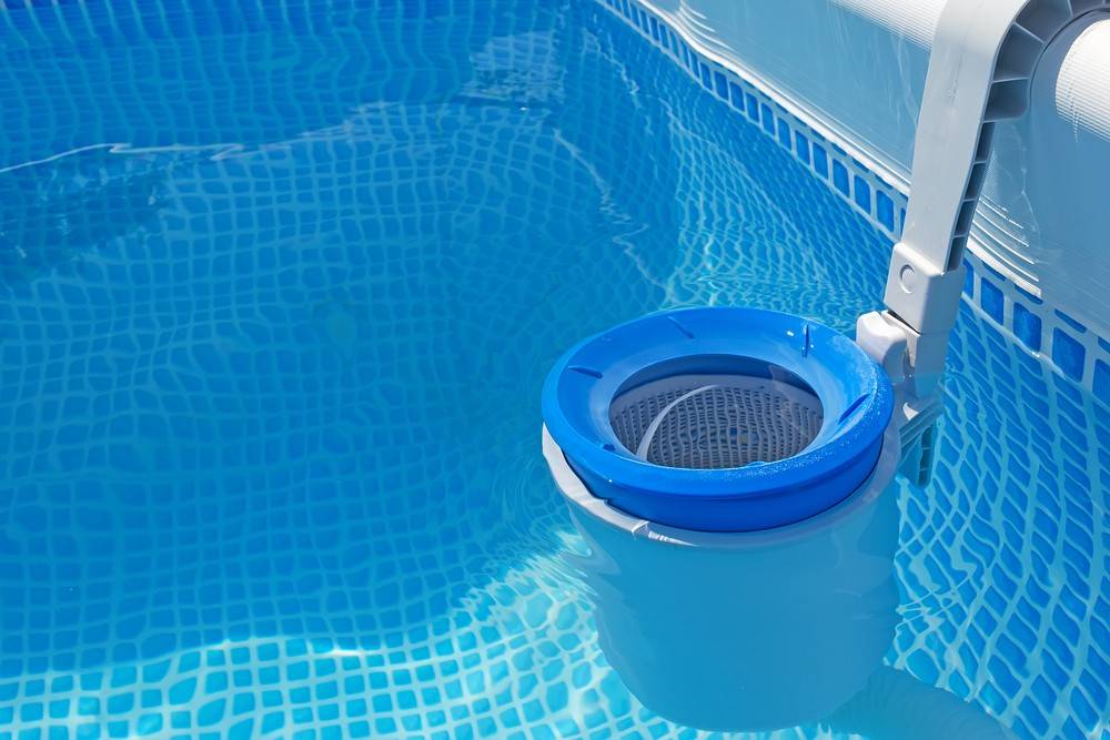 Как правильно очистить воду в бассейне